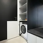High Ceiling Loft With Its Own Backyard And A Terrace Apartmán