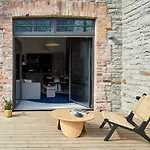 شقة High Ceiling Loft With Its Own Backyard And A Terrace تالين