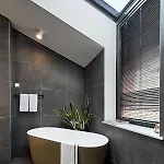 High Ceiling Loft With Its Own Backyard And A Terrace Apartmán