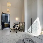 Apartmán High Ceiling Loft With Its Own Backyard And A Terrace Tallinn