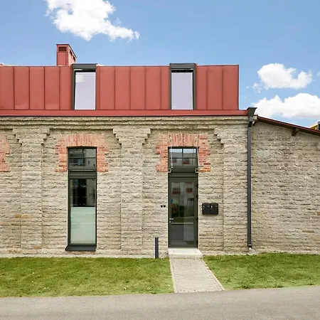 High Ceiling Loft With Its Own Backyard And A Terrace アパート