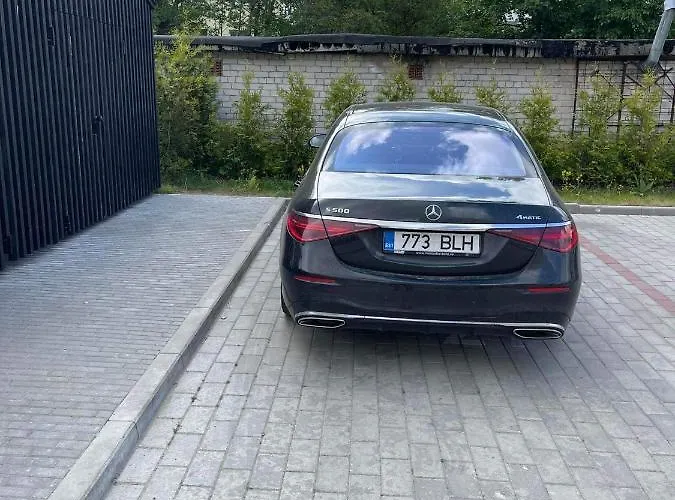 High Ceiling Loft With Its Own Backyard And A Terrace *